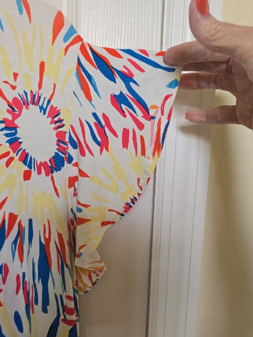 Women’s Short Sleeve Burst Print Tee - Multicolor - Picture 3 of 4